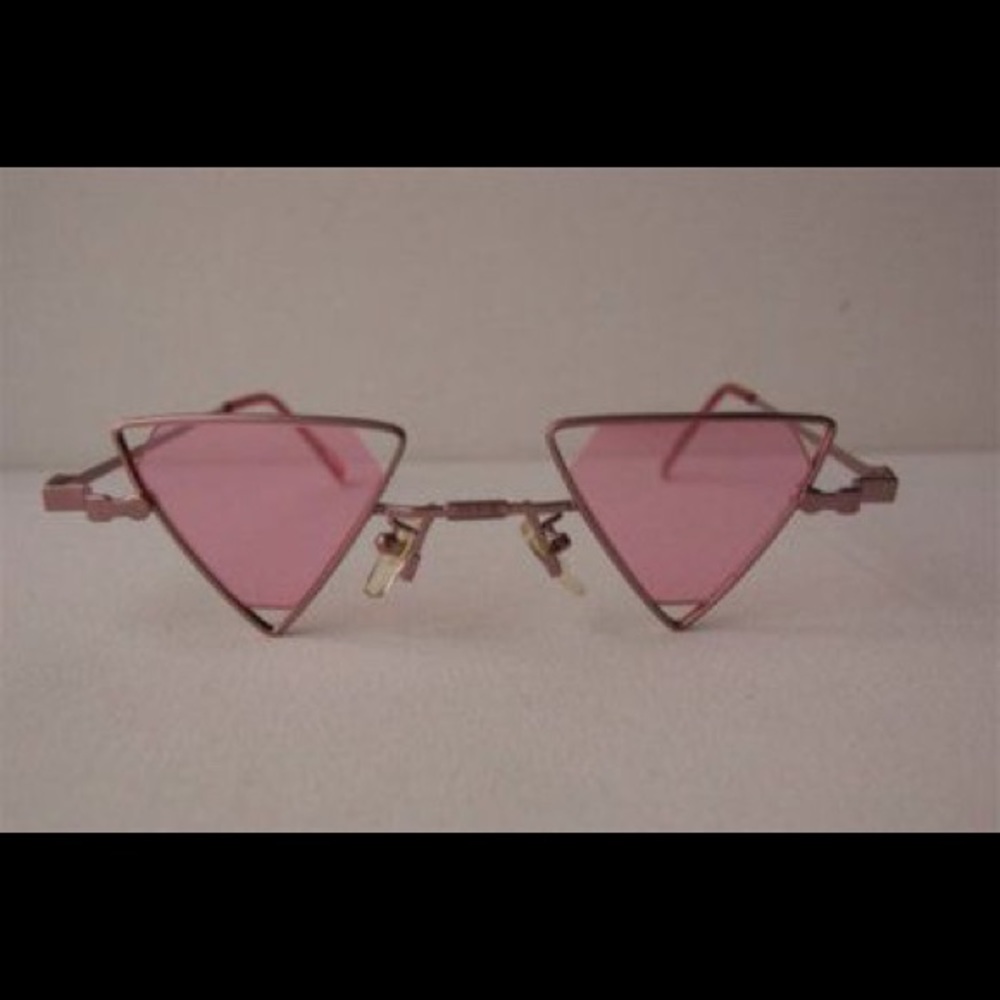 ❌SOLD❌Pink triangle sunglasses - Picture 3 of 3